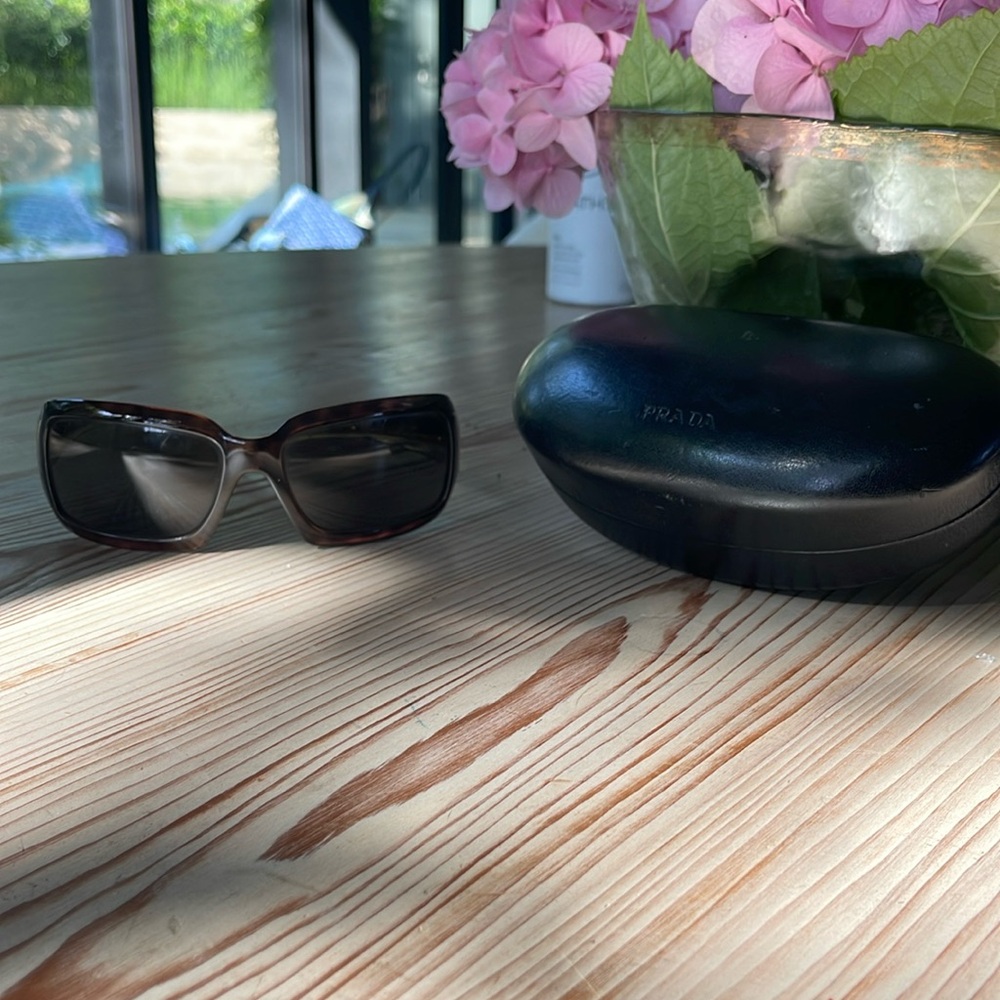 Prada Vintage Sunglasses SPR 01H 2 AU-5G1